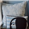 D02. Decorative pillows. 